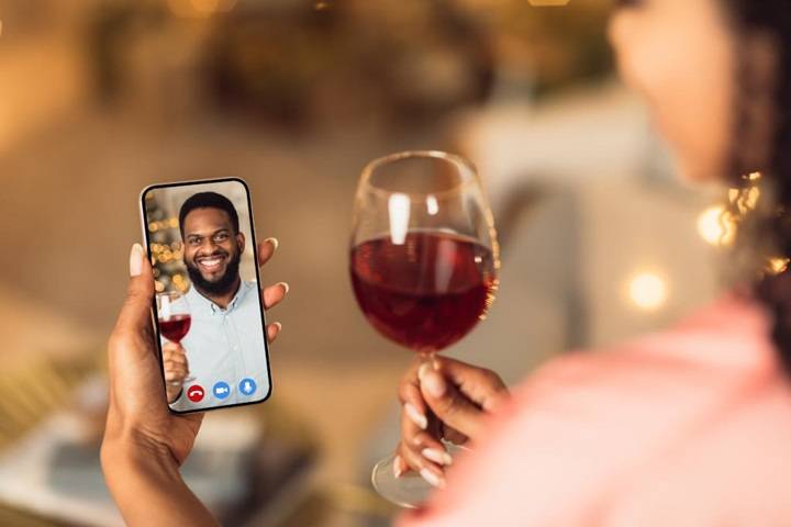 10 Must Have Apps for Long Distance Couples Keeping the Flame Alive Across the Miles