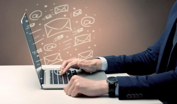 Should You Delete Old Email Chains Before Forwarding